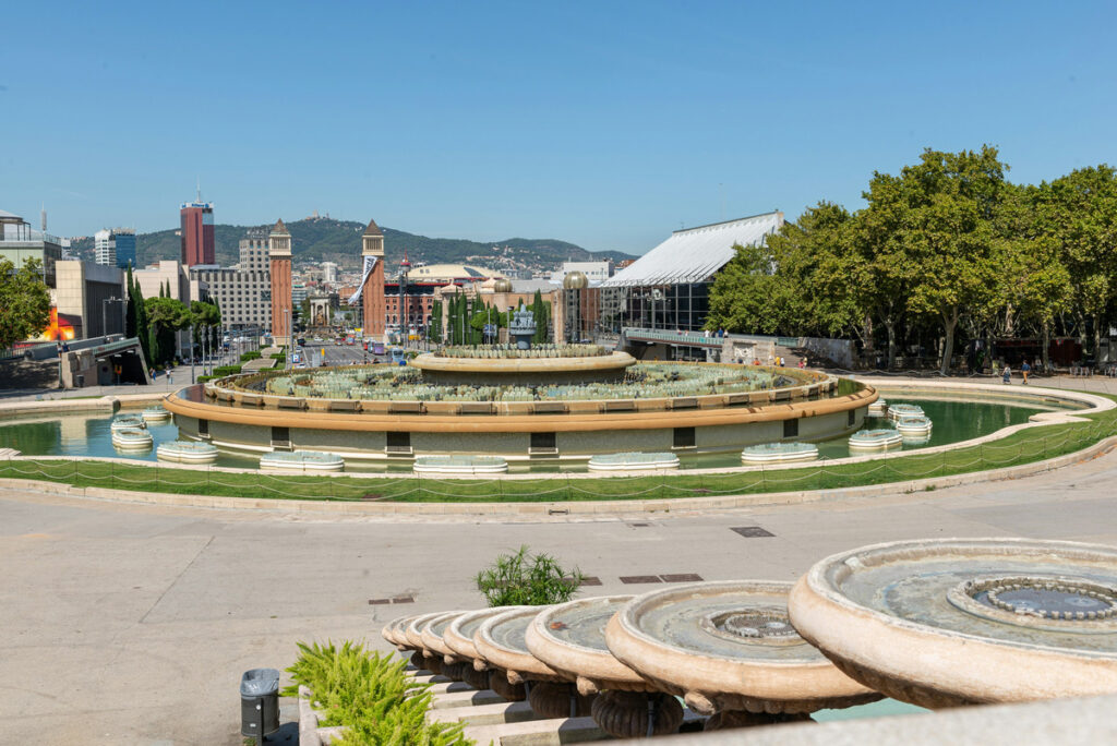 Font Màgica de Montjuïc μπροστά από το MNAC στη Βαρκελώνη.