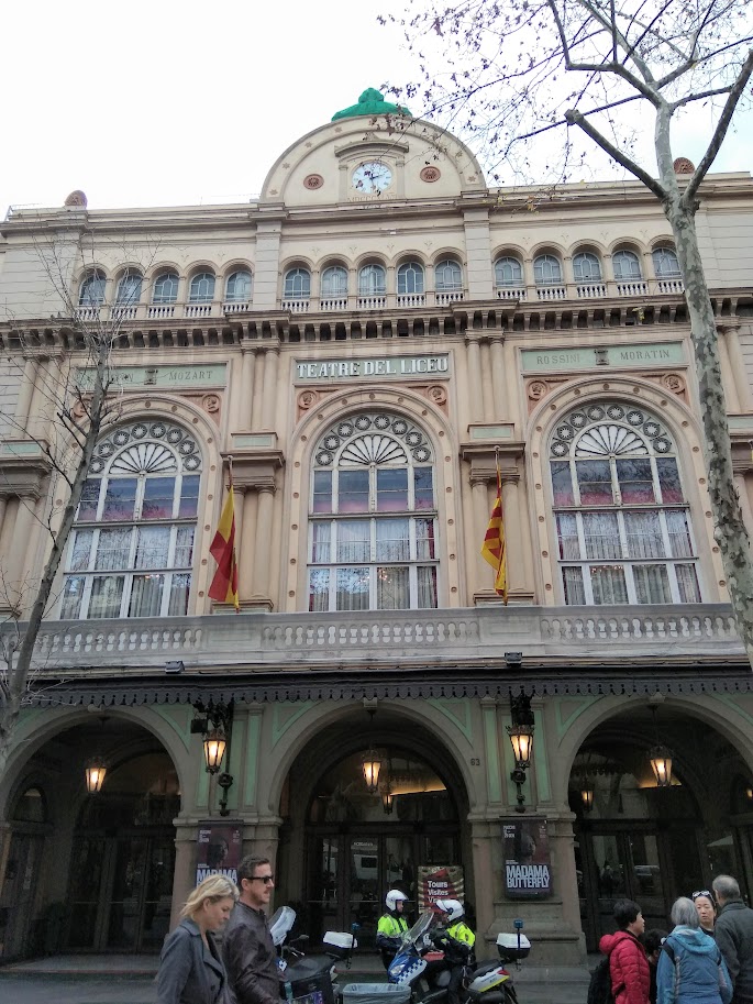 Πρόσοψη του Gran Teatre del Liceu στη La Rambla της Βαρκελώνης