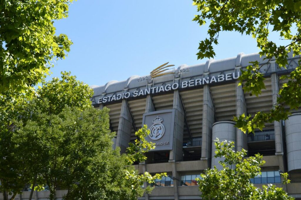 Εξωτερική άποψη του σταδίου Santiago Bernabéu στη Μαδρίτη